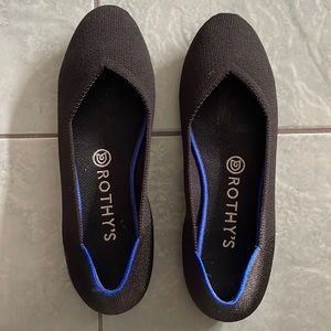Black Rothy’s flats